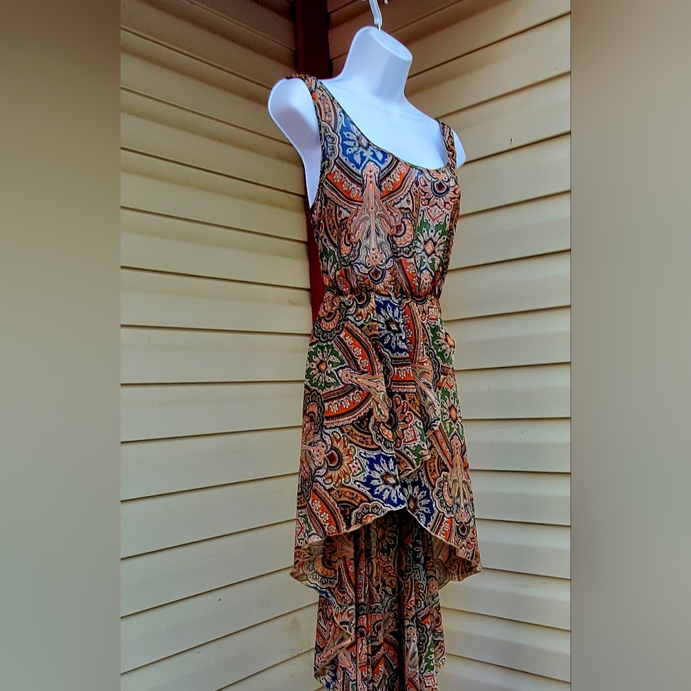 Sleeveless High-Low Dress - Picture 2 of 8